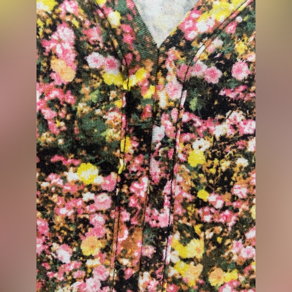 EVRI Women's V-Neck Abstract Floral Print Short Sleeve Tee Size 1X EUC - Picture 7 of 9